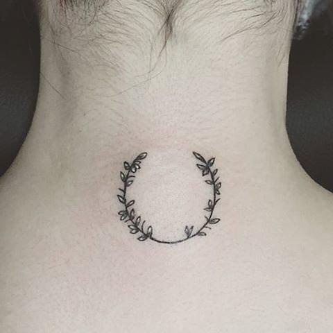 minimalistyczny tatuaż 