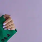Italian manicure: dla kogo, jak wygląda i czy pasuje do krótkich paznokci?