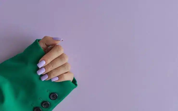 Italian manicure: dla kogo, jak wygląda i czy pasuje do krótkich paznokci?