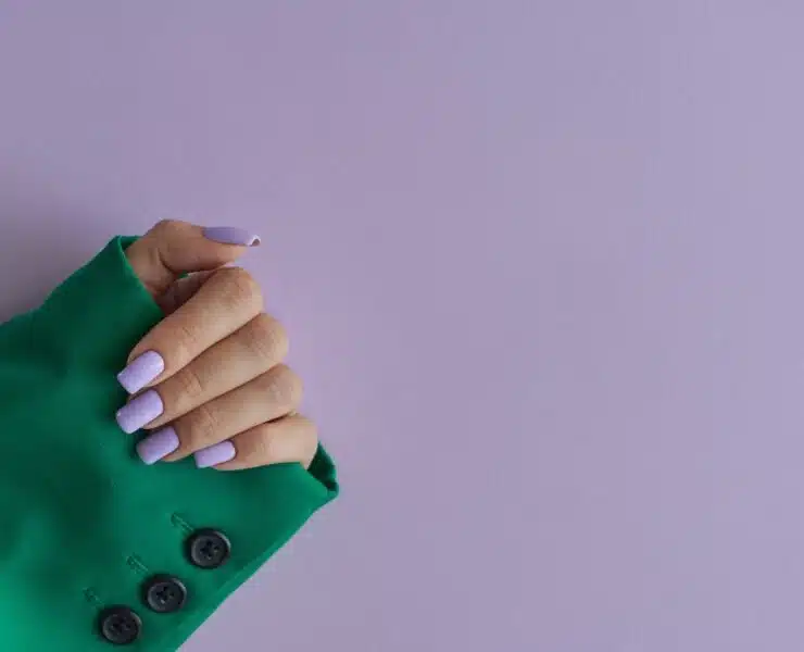 Italian manicure: dla kogo, jak wygląda i czy pasuje do krótkich paznokci?