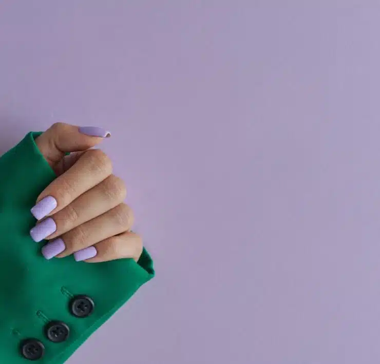 Italian manicure: dla kogo, jak wygląda i czy pasuje do krótkich paznokci?
