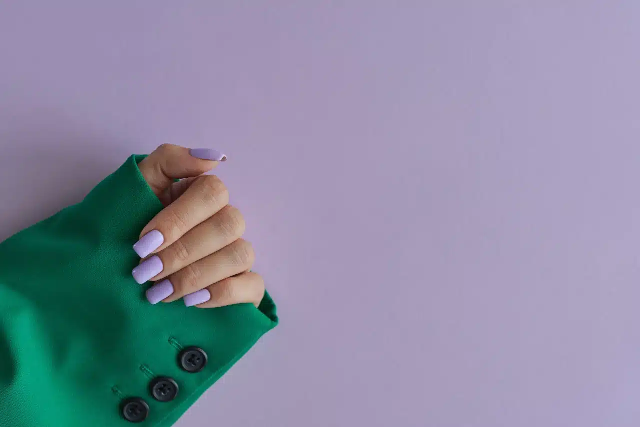 Italian manicure: dla kogo, jak wygląda i czy pasuje do krótkich paznokci?